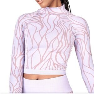 Fabletics Courtney Seamless Lavender & Gold Long sleeve Athletic Crop,  Large